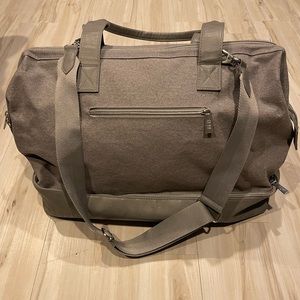 Beis The Weekender in Grey
